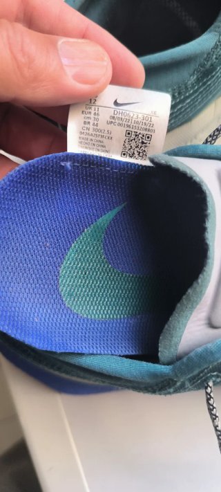 Zapatilla Nike Teal y Blanca