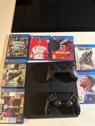 PS4 (PlayStation 4) Negra + 2 Mandos y 7 Juegos