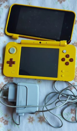 Nintendo 2DS XL Pikachu rotto da collezione