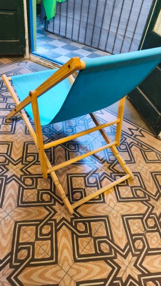 Silla de playa vintage de madera y tela
