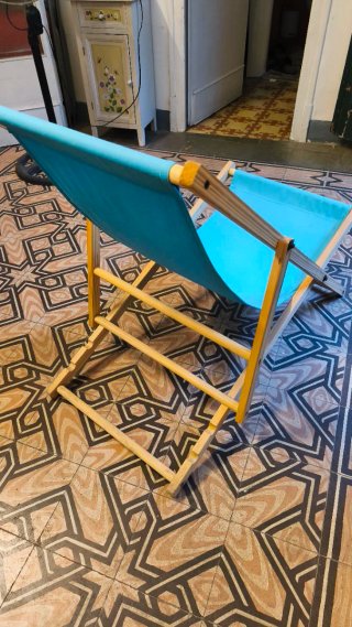 Silla de playa vintage de madera y tela