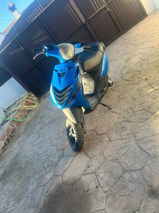 Ciclomotor azul