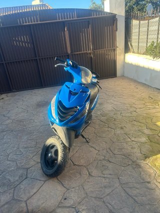 Ciclomotor azul