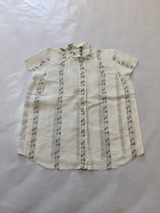 Blusa romántica calados florales manga corta
