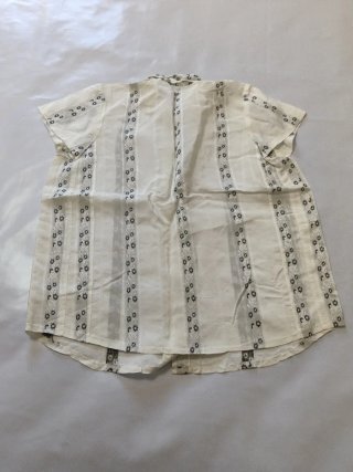 Blusa romántica calados florales manga corta