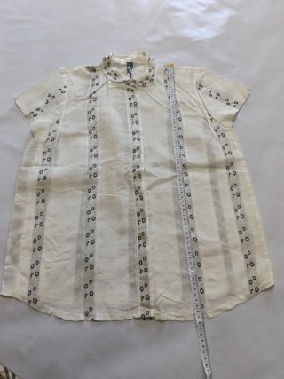Blusa romántica calados florales manga corta