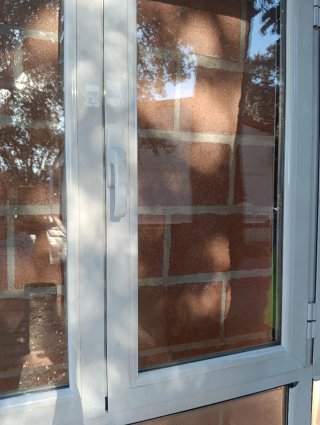 Ventana balconera aluminio con mosquiteras