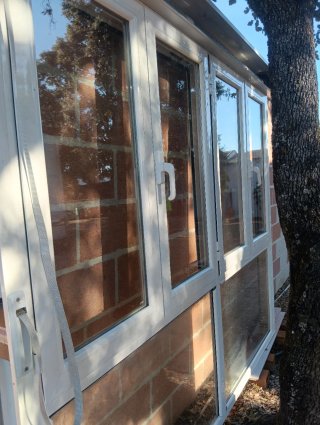 Ventana balconera aluminio con mosquiteras