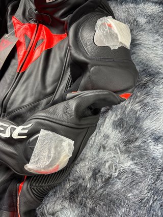 Mono Dainese Laguna Seca 4 Talla 52