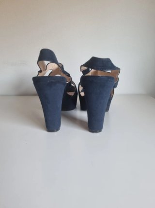 Sandalias de tacón ancho y plataforma azul