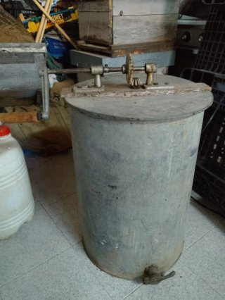 Extractor de miel metálico