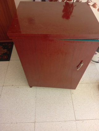 Máquina de coser Singer vintage con mueble