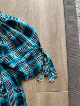 Blusa cuadros off-shoulder