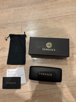 Gafas de sol Versace doradas y negras