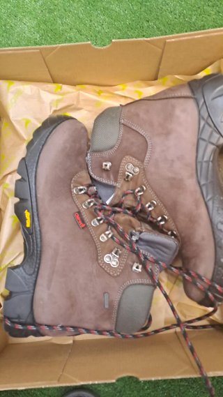 Botas de montaña CHIRUCA Marrones