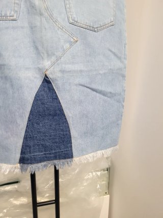 Falda vaquera con detalle de encaje