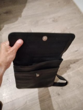 Bolso de cuero negro para hombre