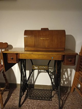 Máquina de coser Singer antigua