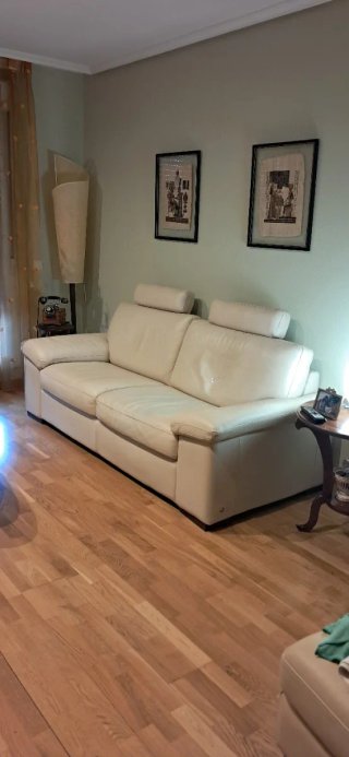Sofá de 3 plazas de piel beige