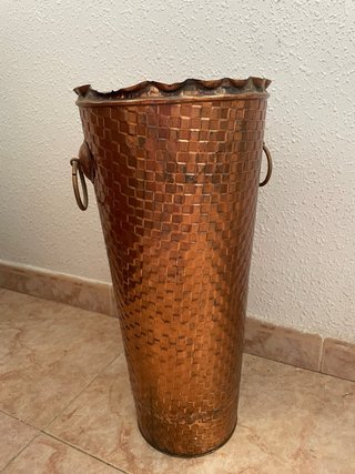 Paragüero latón repujado antiguo