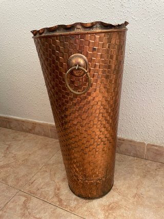 Paragüero latón repujado antiguo