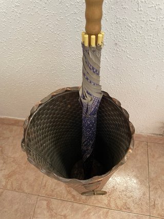 Paragüero latón repujado antiguo