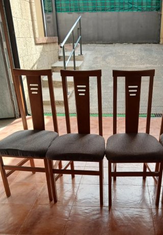 Juego de 3 sillas de madera y tela