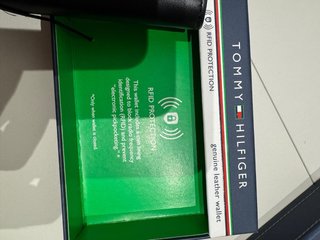 Portafoglio RFID Tommy Hilfiger in pelle nera