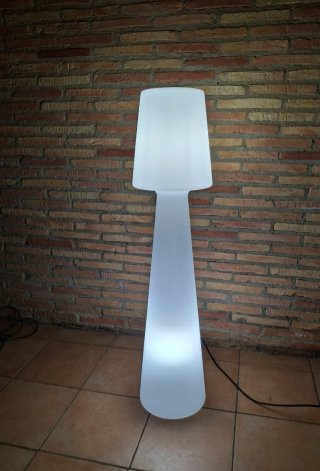 Lámpara de pie exterior moderna