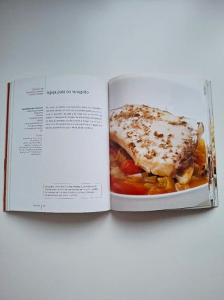 Libro de gastronomía "Nuestra cocina: Andalucía"