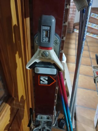 Esquís vintage con palos
