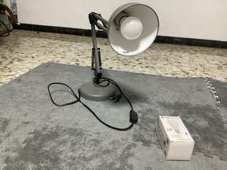 Lámpara de escritorio articulada con luz inteligen