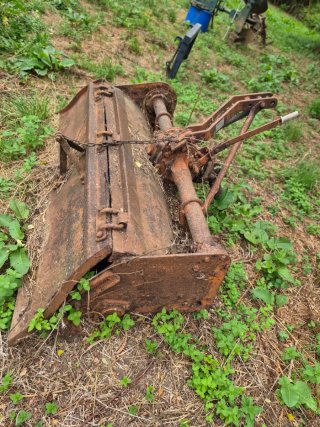 Fresa Agrator 130 tractor