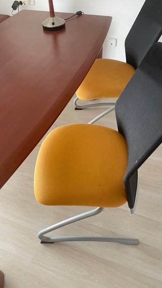 Mesa de despacho y 3 sillones