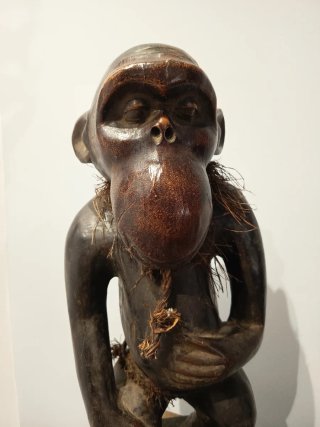 Figura africana antigua Etnia Bulu