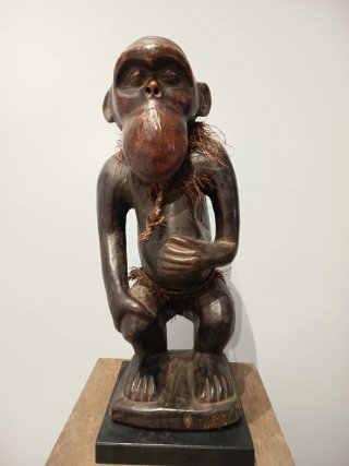 Figura africana antigua Etnia Bulu