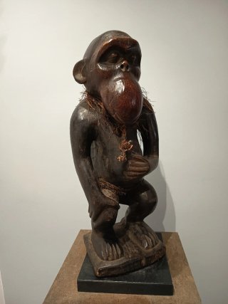 Figura africana antigua Etnia Bulu