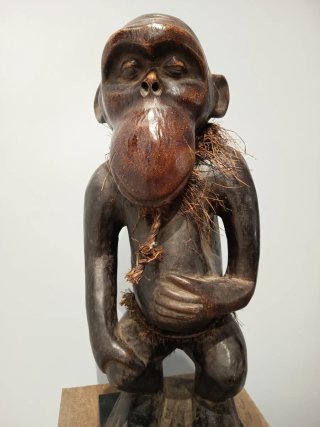Figura africana antigua Etnia Bulu
