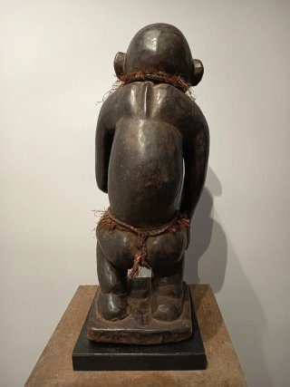 Figura africana antigua Etnia Bulu