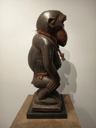 Figura africana antigua Etnia Bulu