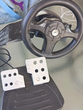 Volante Fanatec con pedales