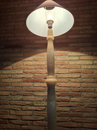 Lámpara de pie de alabastro