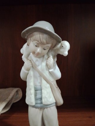 Figura antigua pastor con oveja