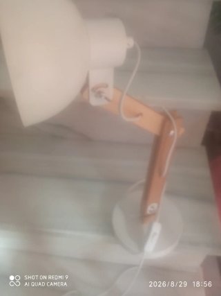 Lámpara de mesa madera y p