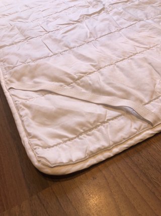 Protector de cuna acolchado blanco