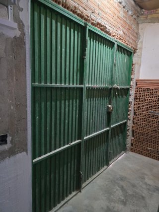 Puerta de garaje de hierro
