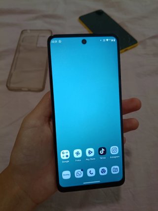 Pacchetto di 2 telefoni: Motorola Moto G24 + POCO C40