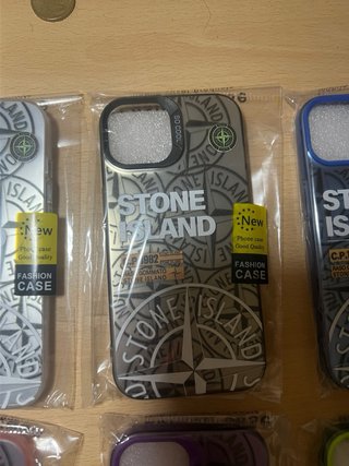 Fundas Stone Island iPhone 15 (Varias Colores)