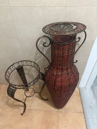 Jarrón Decorativo Metal y Mimbre