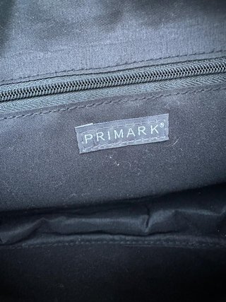 Bandolera acolchada ajustable Primark negra